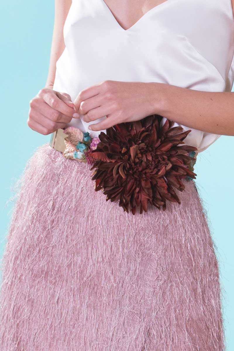 complemento perfecto omprar online cinturon flor grande marron con flores azules y hojas doradas rosa ocre complemento ideal apparentia