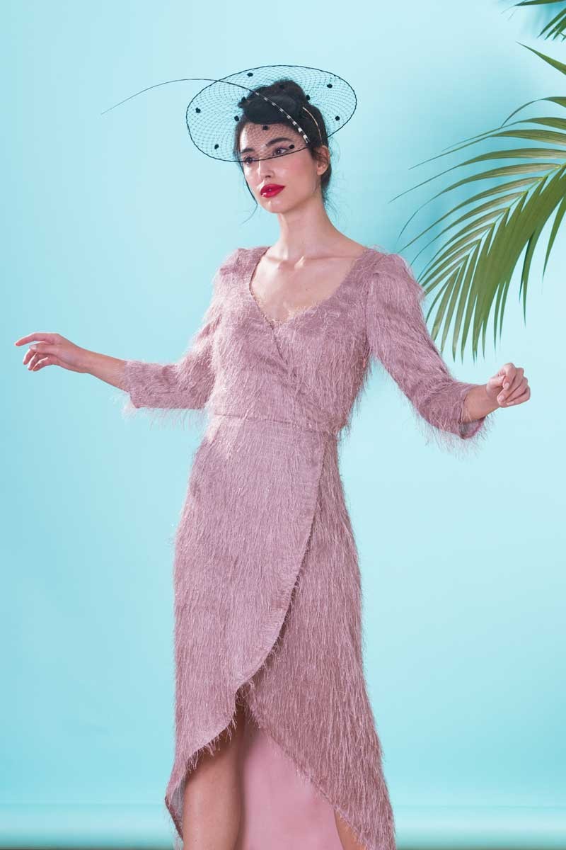 complemento para invitadas bodas bautizos comuniones comprar online tocado red negra pluma rigida blanca y negro c