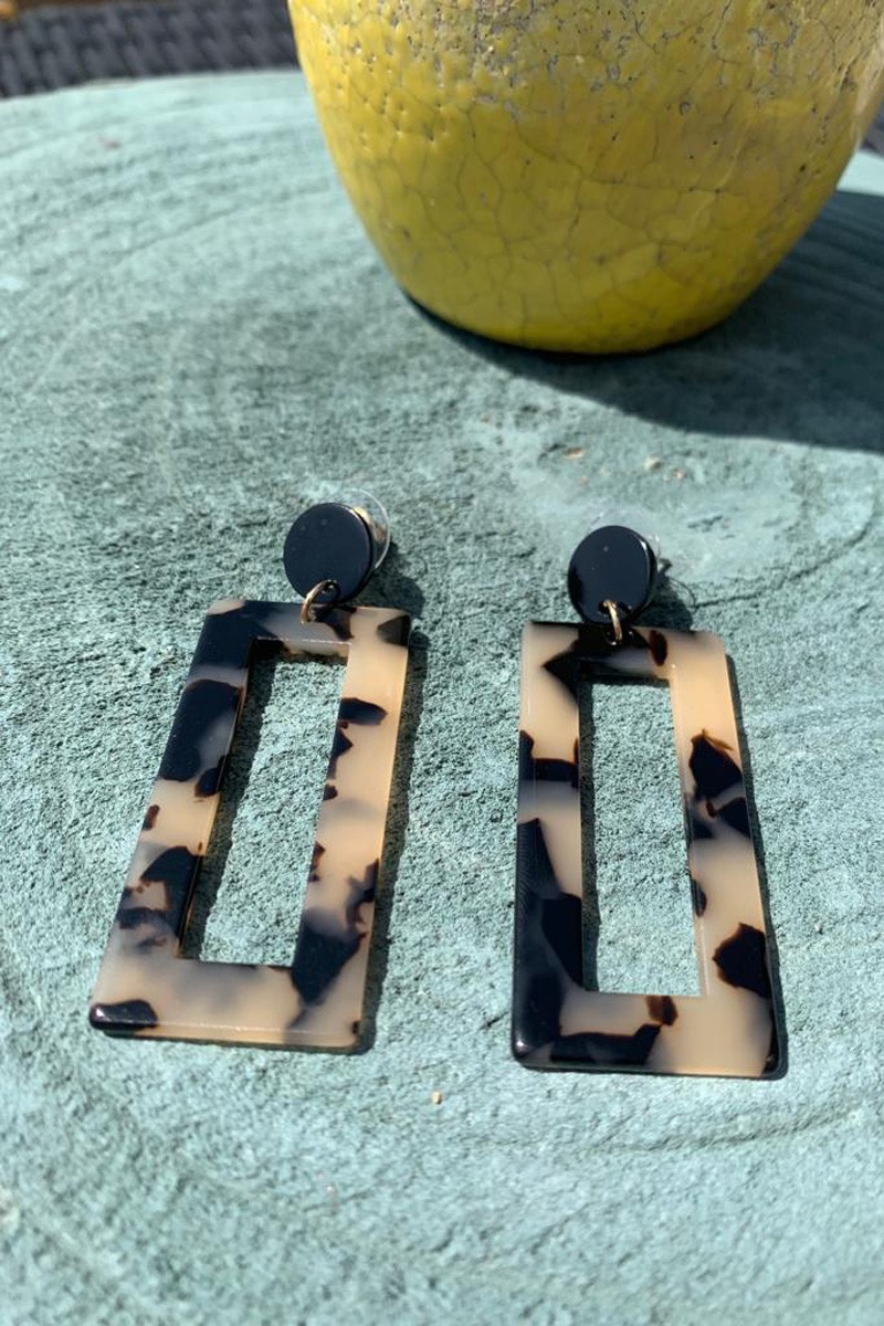 comprar online originalaes pendientes en forma Rectangular alargada con un precioso estampado en tonos marrones y ocre muy estilo animal print para invitadas eventos bodas fiesta graduaciones comuniones