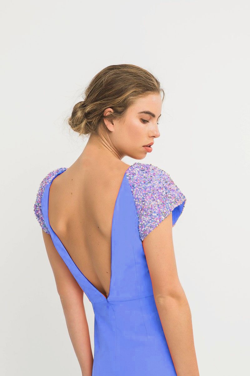 comprar online vestido largo de fiesta azul con pedrería en los hombros y escote en la espalda para invitadas a boda, evento, shoponline