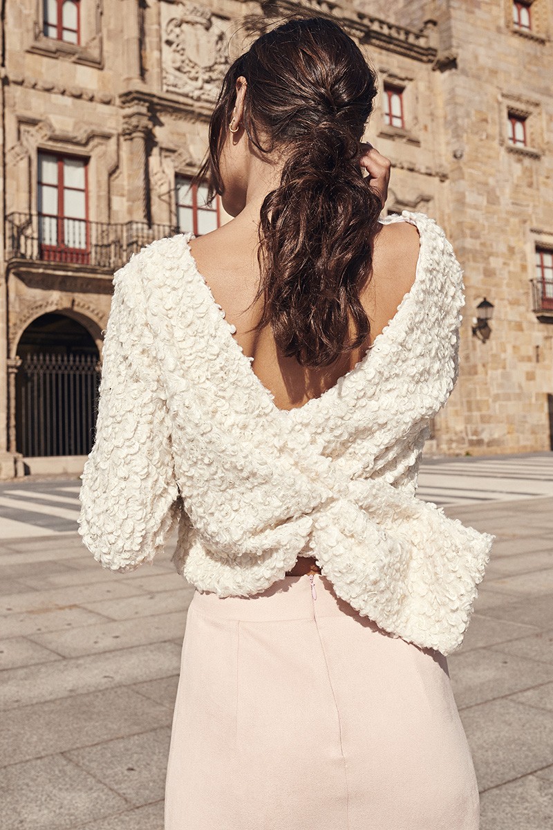 Falda de fiesta  midi rosa de antelina con pluma de avestruz