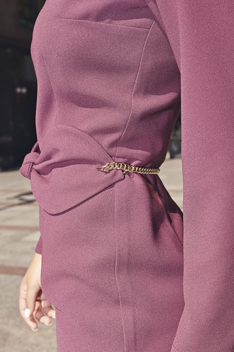 Vestido de fiesta corto burdeos con lazos