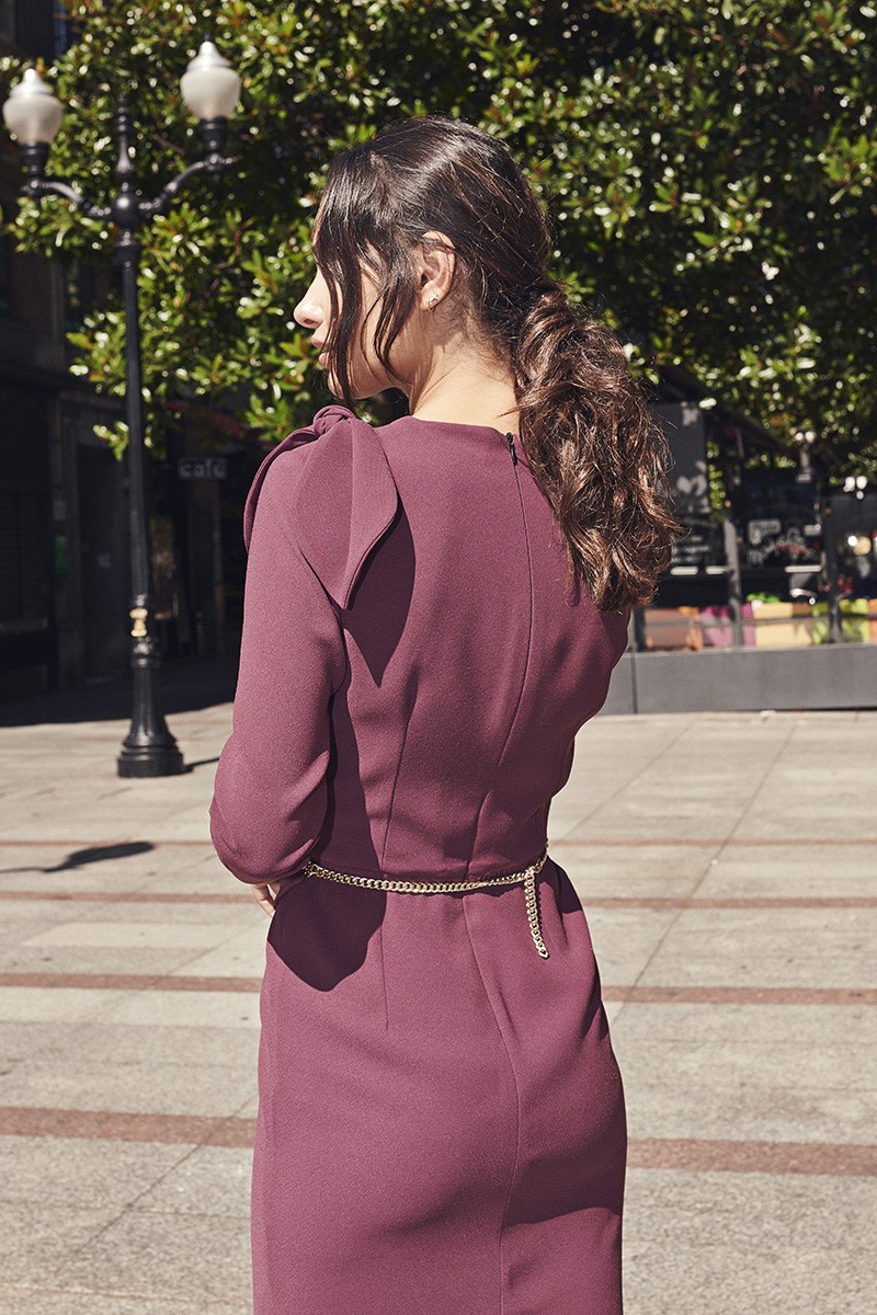 Vestido corto de fiesta burdeos con lazos