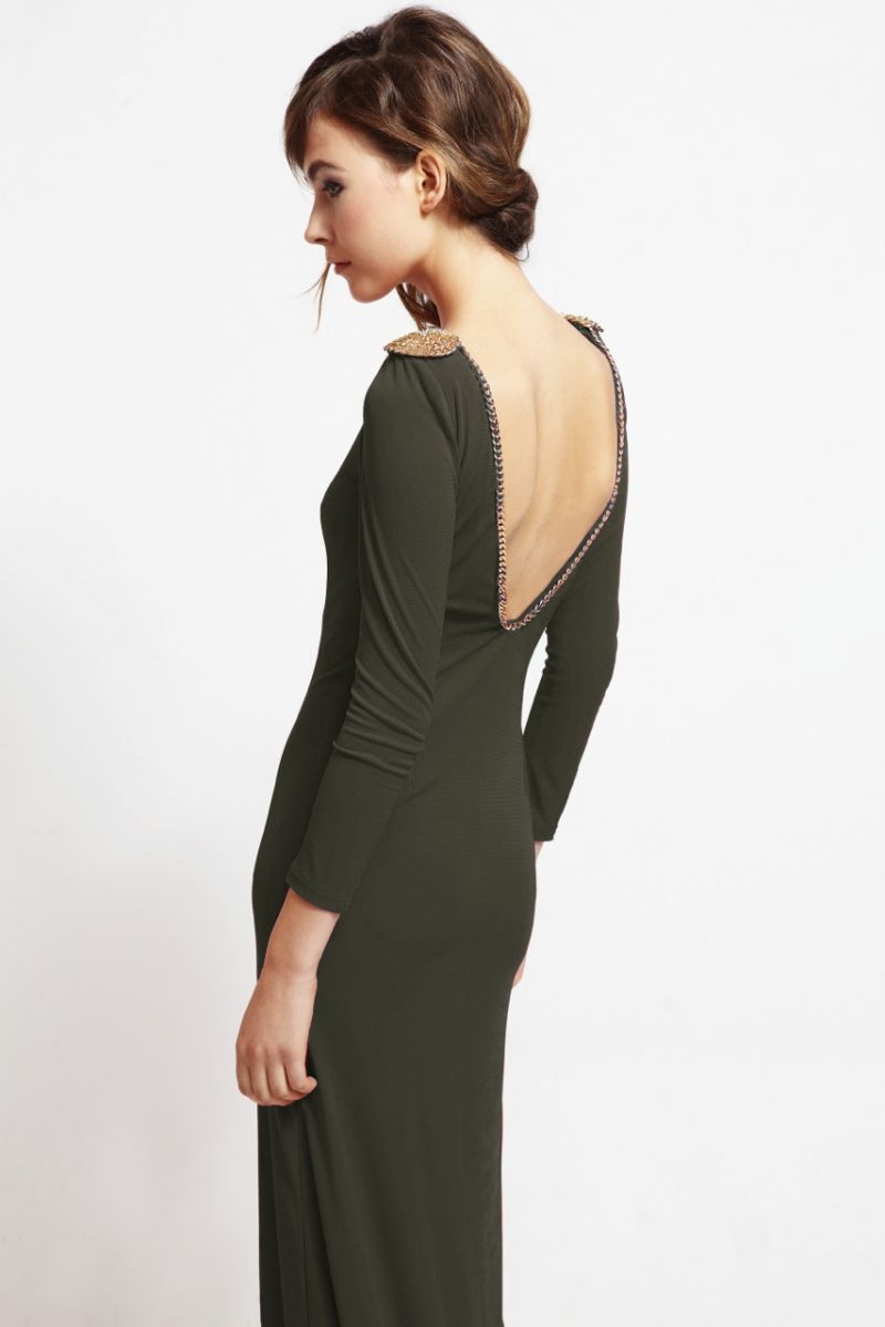 vestido largo de fiesta verde kaki con cadena para boda y nochevieja