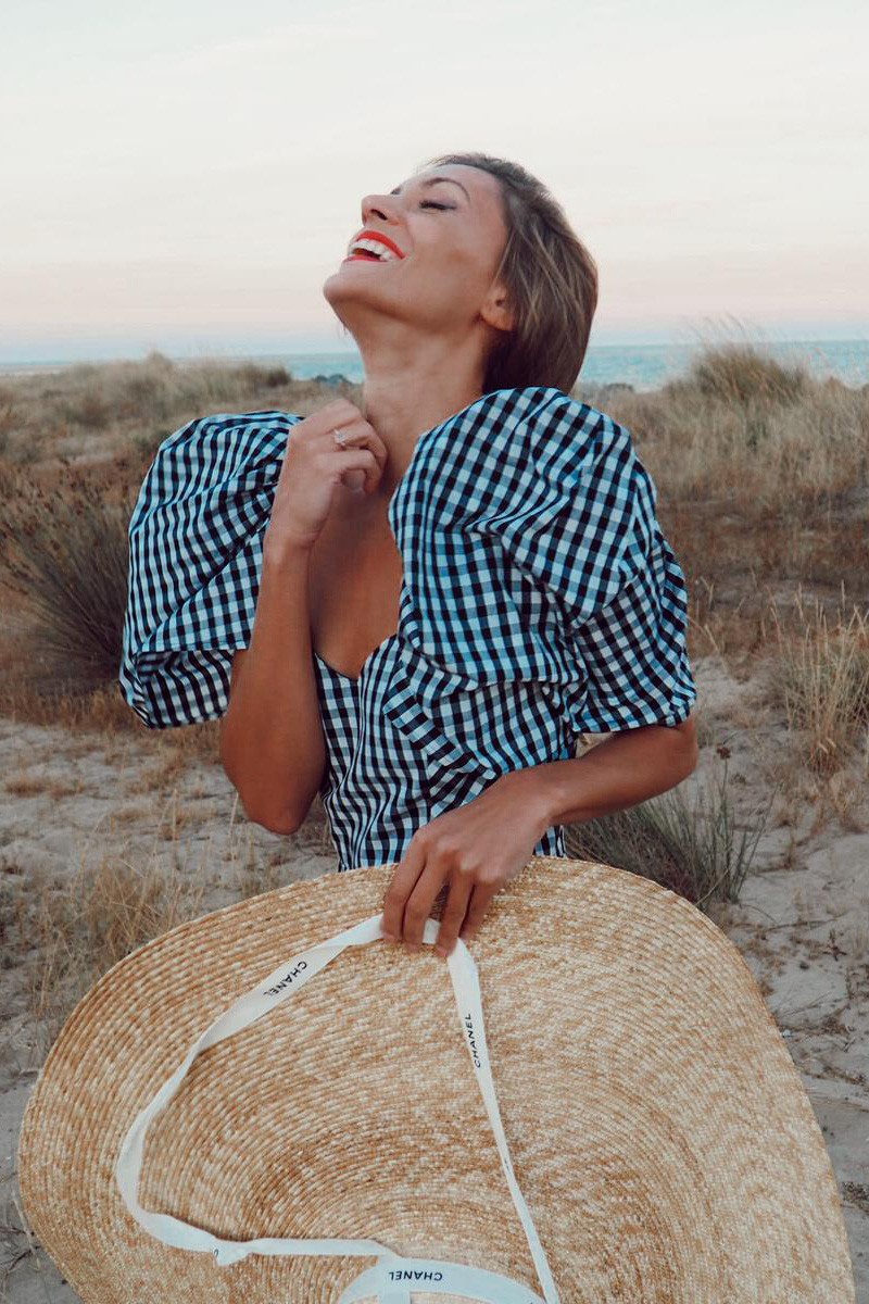 jumpsuit cuadro vichy blanco y negro con manga volumen y escote corazon para salir en primavera/verano, fiesta, invitada a boda informal, bautizo, comunion