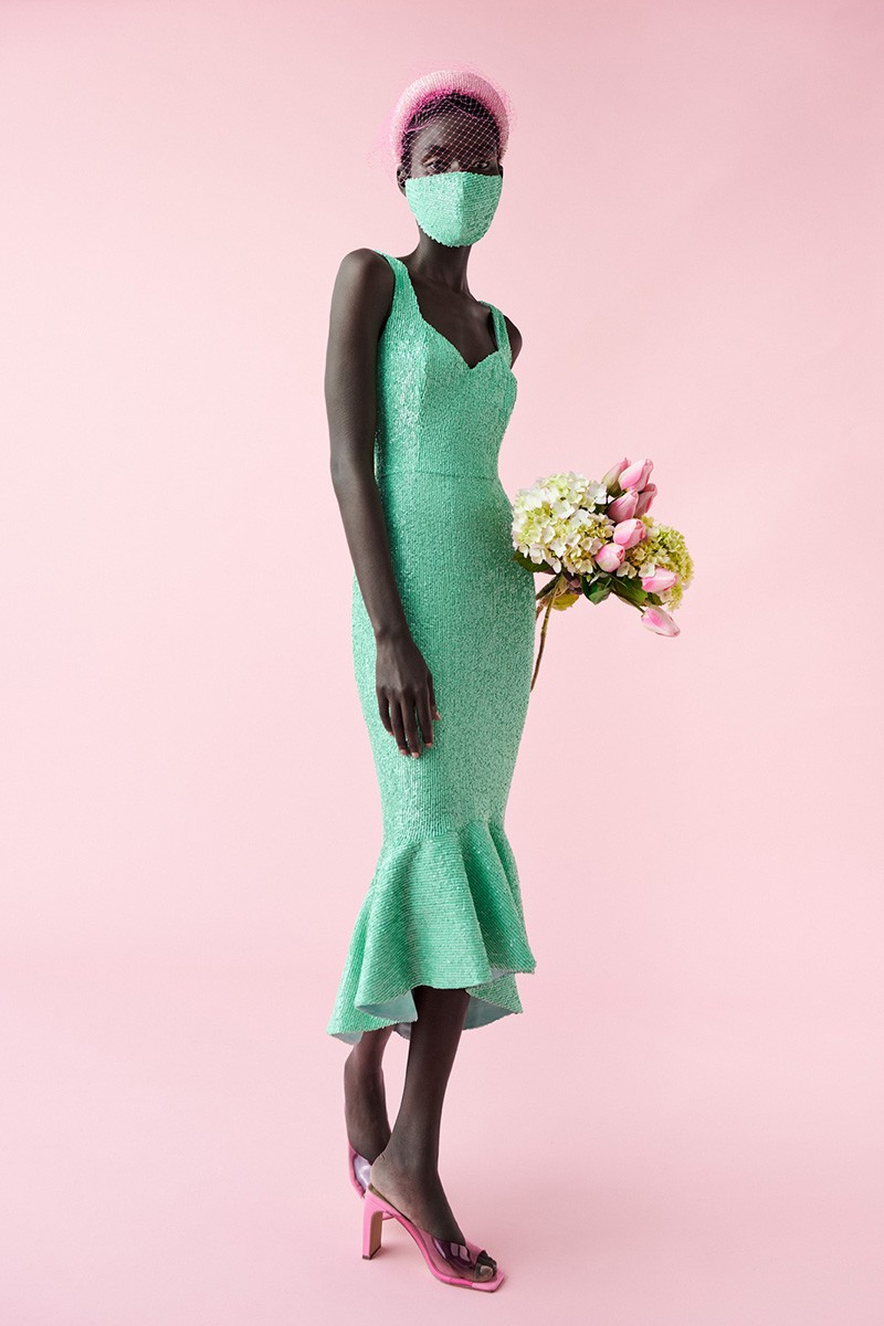 vestido de fiesta de lentejuelas y mascarilla de lentejuelas aguamarina para invitadas boda