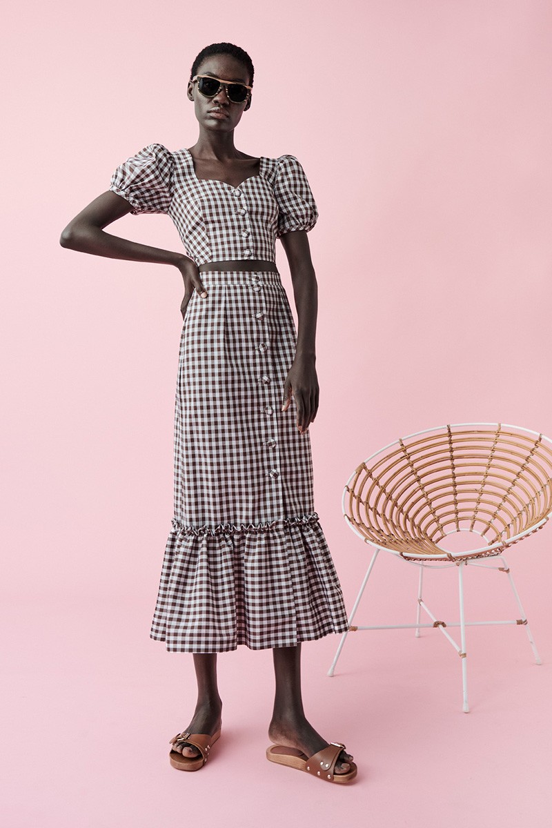 top crop escote corazon y falda con volante de cuadros vichy marron y blanco
