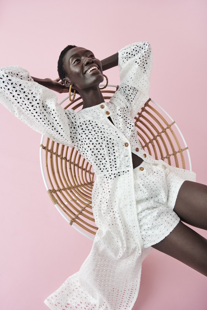 comprar Tunica troquelado blanco con aberturas y botones de madera para fiesta de verano, playa