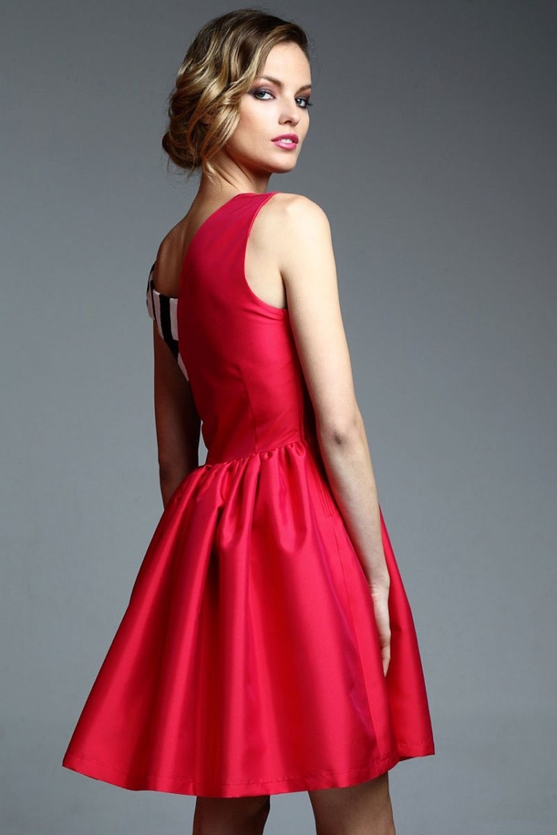 vestidod e fiesta corto con falda de vuelo roja para fiesta boda comunion graduacion online