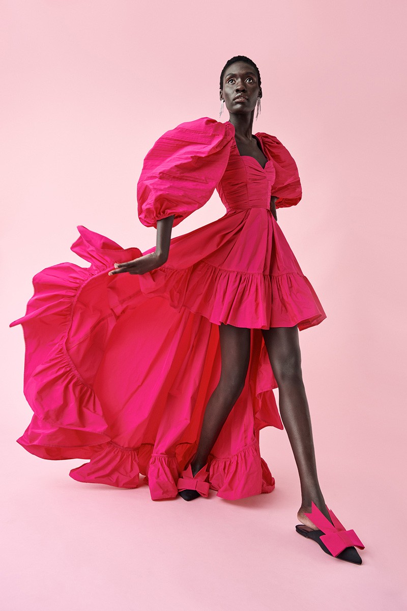 comprar online vestido largo asimetrico rosa fucsia con falda vuelo y volante y escote corazon con mangas globo para invitadas boda fiesta online