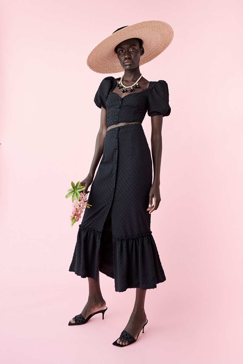 Conjunto de fiesta de top abullonado y falda con volante plumetti negro para el verano