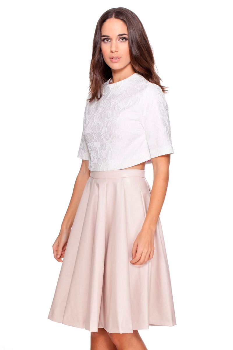 Falda rosa palo de vuelo de efecto piel con largo midi de rocknrom