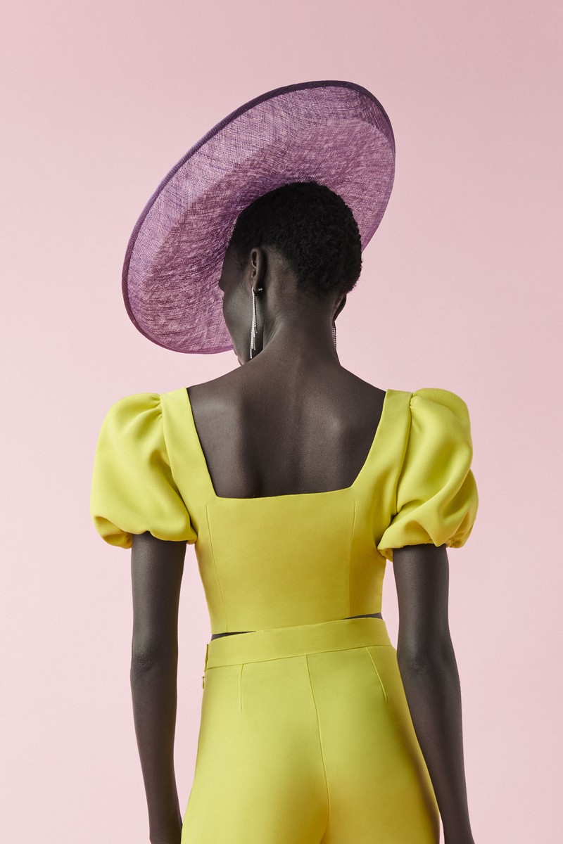 comprar tocado pamela de sinamay lila para invitada a boda de dia o fiesta