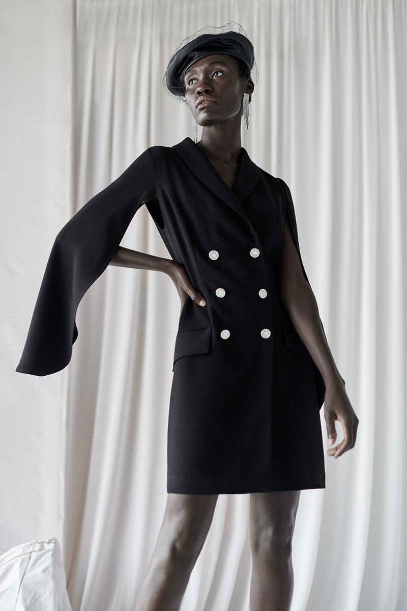 vestido corto de fiesta con manga capa negro para invitadas boda otoño invierno fiesta nochevieja