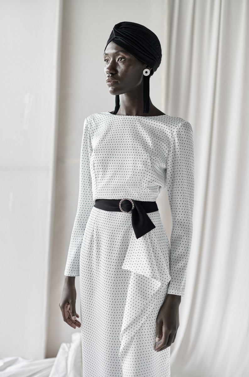 Conjunto de fiesta de falda y top corto blanco con lunares negros para invitadas boda invierno comprar online