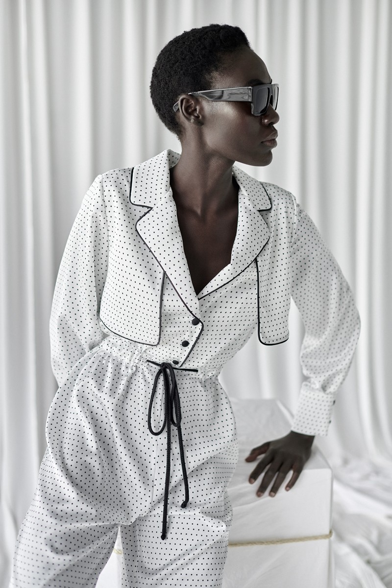 mono de fiesta confeccionado en lunares blanco y negro para invitada a boda, bautizo, comunion, coctel