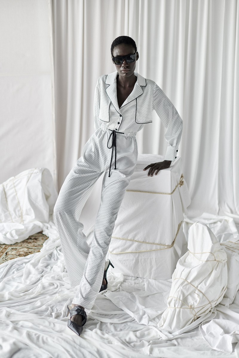 mono de fiesta confeccionado en lunares blanco y negro para invitada a boda, bautizo, comunion, coctel , trabajo