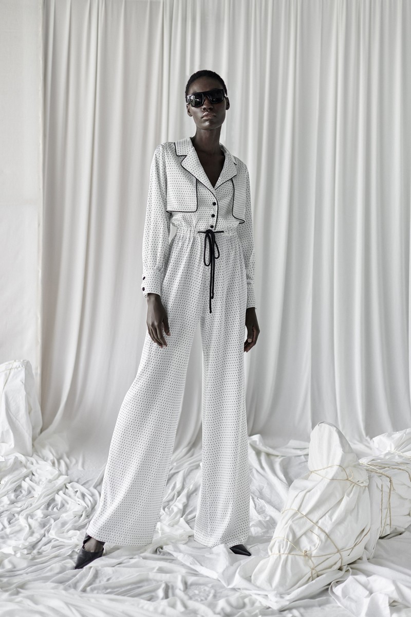 jumpsuit de fiesta confeccionado en lunares blanco y negro para invitada a boda, bautizo, comunion, coctel