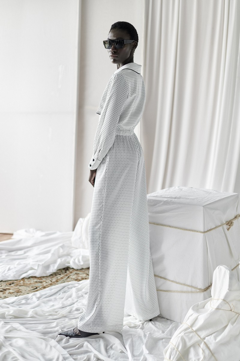 mono de vestir confeccionado en lunares blanco y negro para invitada a boda, bautizo, comunion, coctel