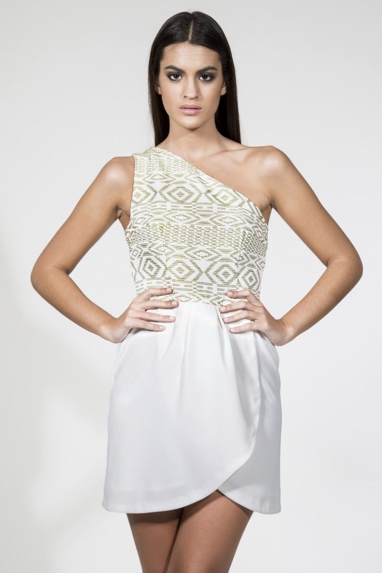 Vestido de fiesta corto blanco asimetrico estampado etnico y escote espalda para invitadas boda daluna apparentia