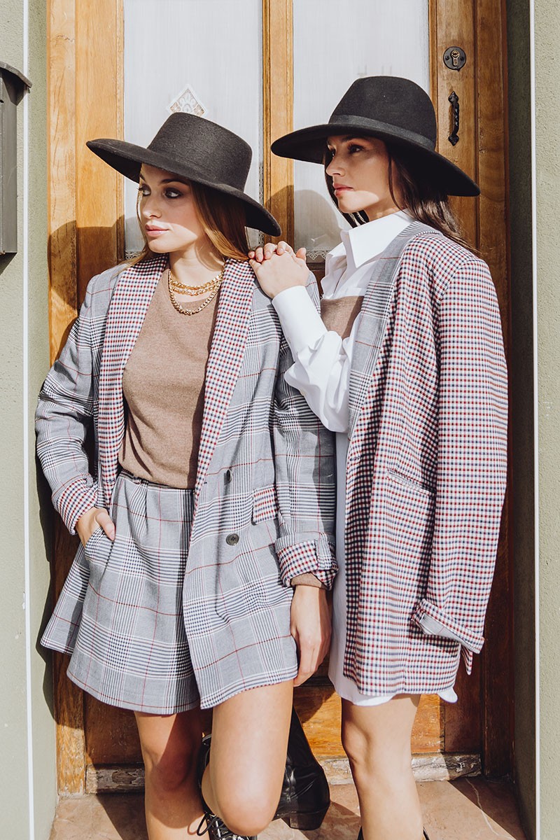 americana oversize de cuadrosen tonos grises con cuello en contraste coleccion casual apparentia