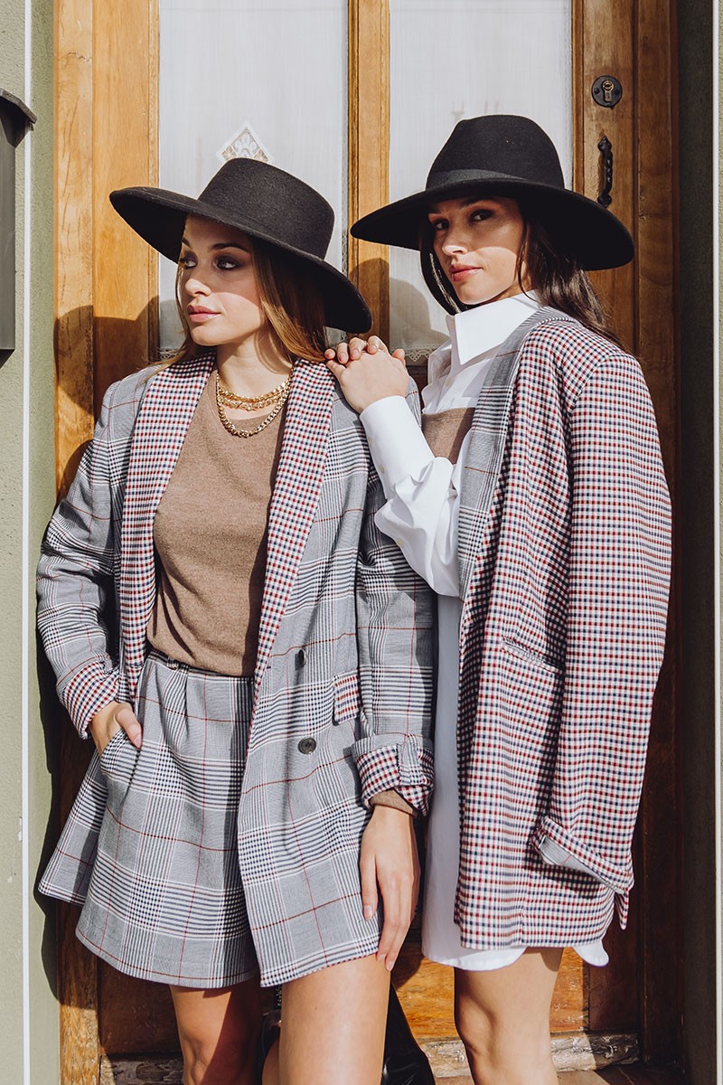 comprar blazer oversize de cuadrosen tonos grises con cuello en contraste coleccion casual apparentia