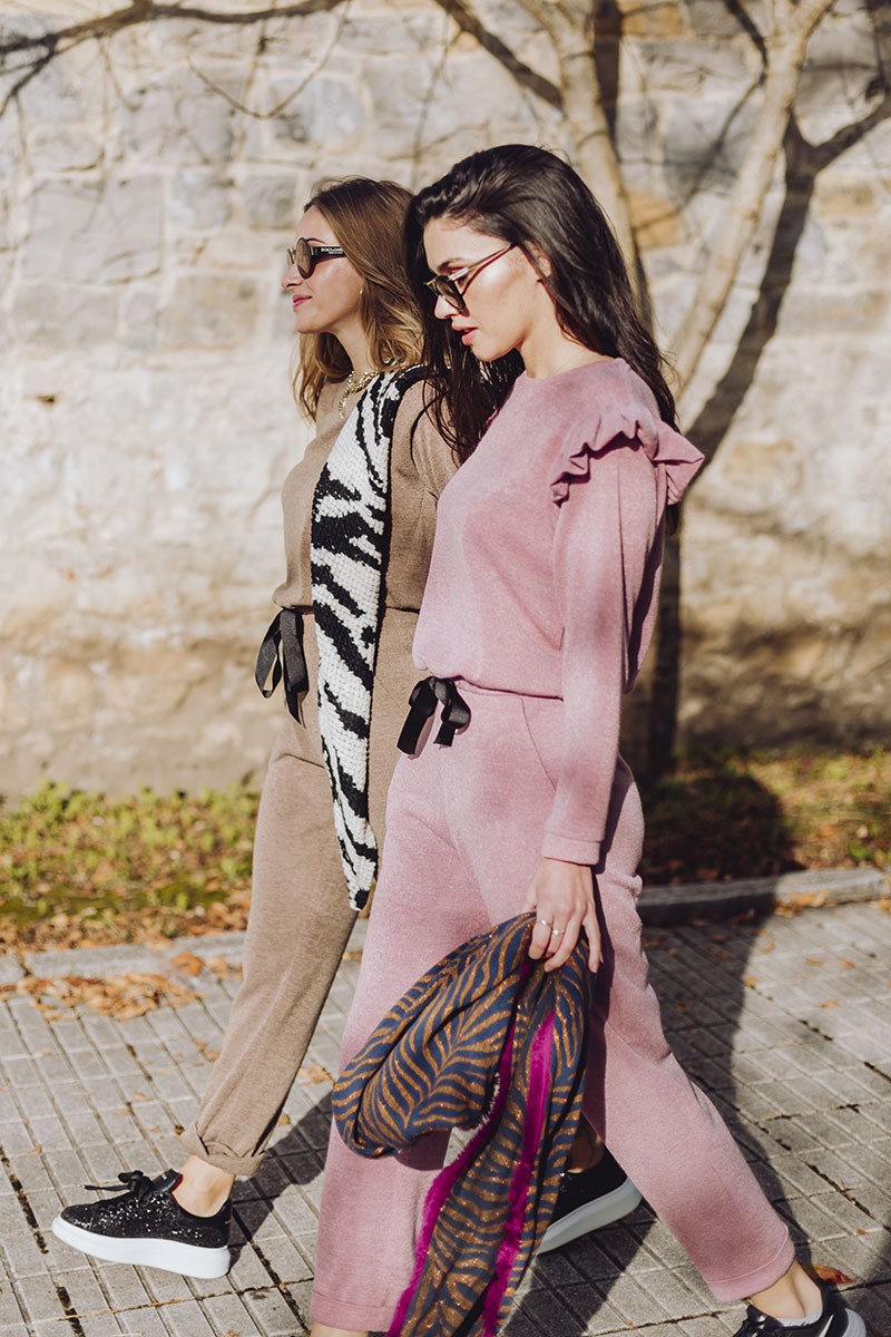 conjuntos-punto-rosa-volantes-y-marron--jersey-volantes-hombros-pantalon-tobillero-apparentia-casual-2020