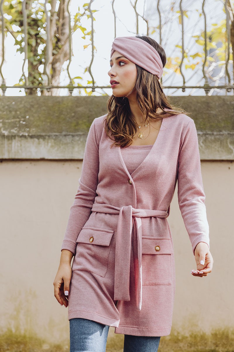 cardigan largo de punto rosa con top de tirantes y turbante a juego coleccion casual apparentia streetstyle
