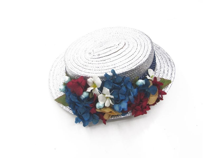 Canotier plata con flores para invitadas boda, bautizo, comunion, coctel