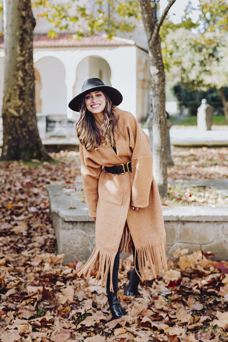 Comprar chaqueta larga de rizo marrón boho con flecos para otoño invierno de apparentia