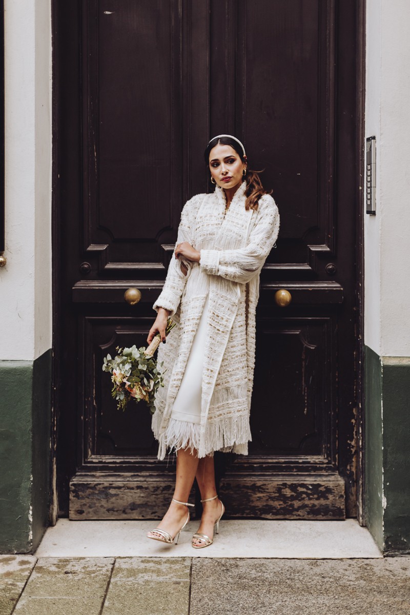 guardapolvo de chanel en blanco roto y dorado con flecos para novia civil, boda intima, madre de bautizo, comunion, shop online