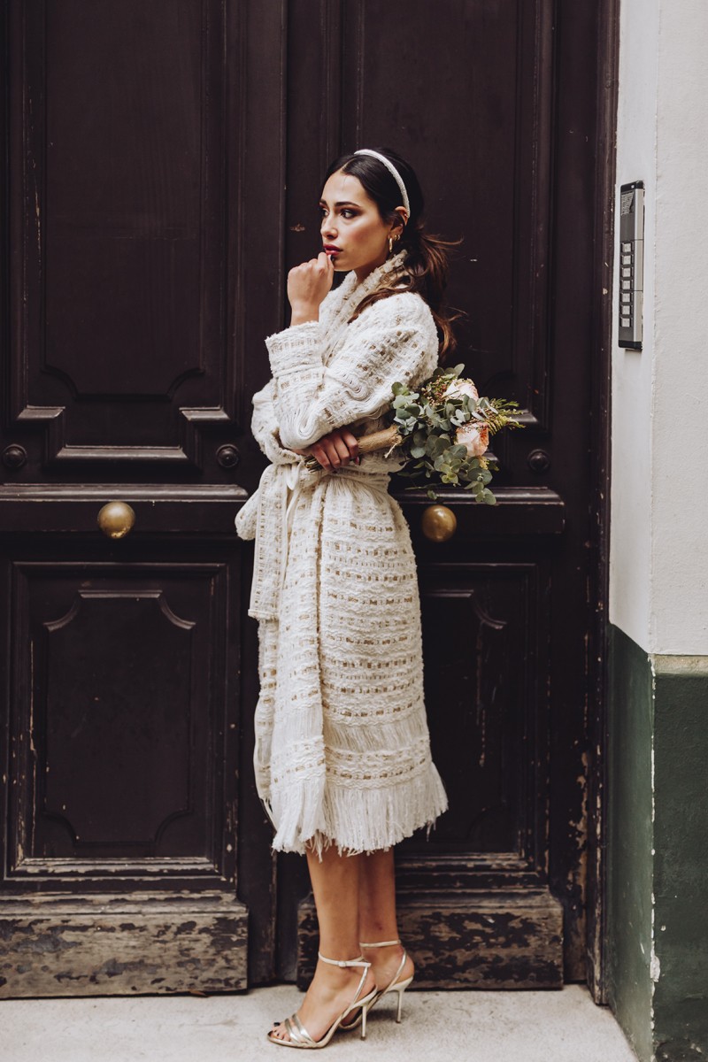 abrigo de chanel en blanco roto y dorado con flecos para novia civil, boda intima, madre de bautizo, comunion, shop online