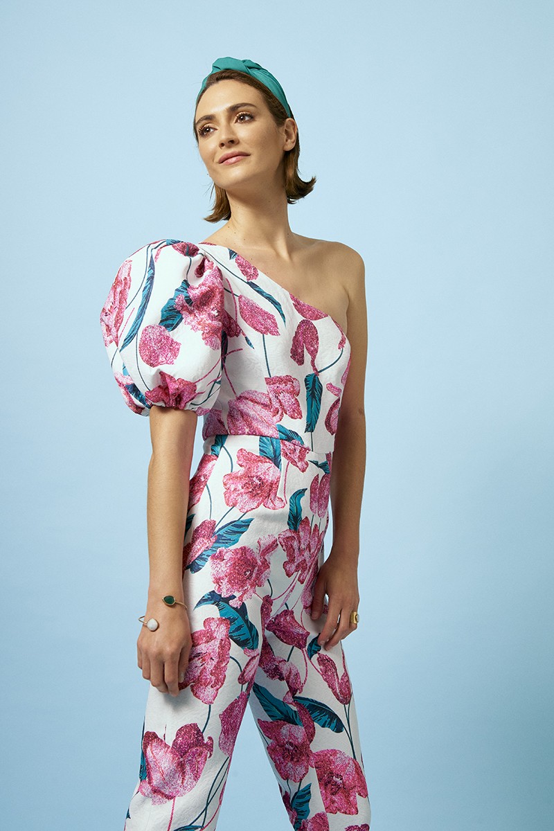 comprar mono de vestir asimetrico en jaquard estampado de flores blanco y rosa con manga abullonada para invitada a boda, comunion, bautizo, fiesta comprar online