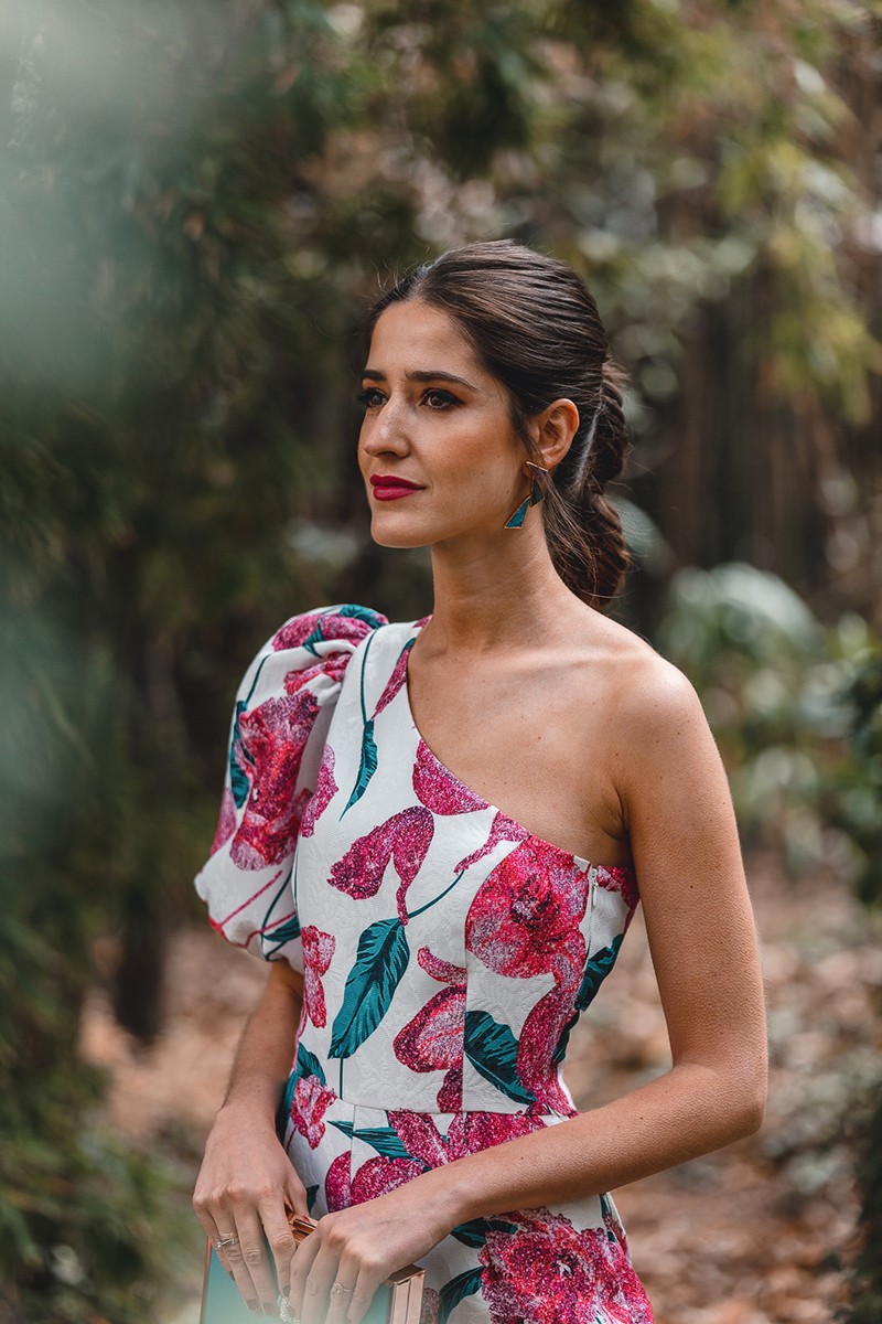 comprar mono de fiesta asimetrico en jaquard estampado de flores blanco y rosa con manga abullonada para invitada a boda, comunion, bautizo, fiesta comprar online