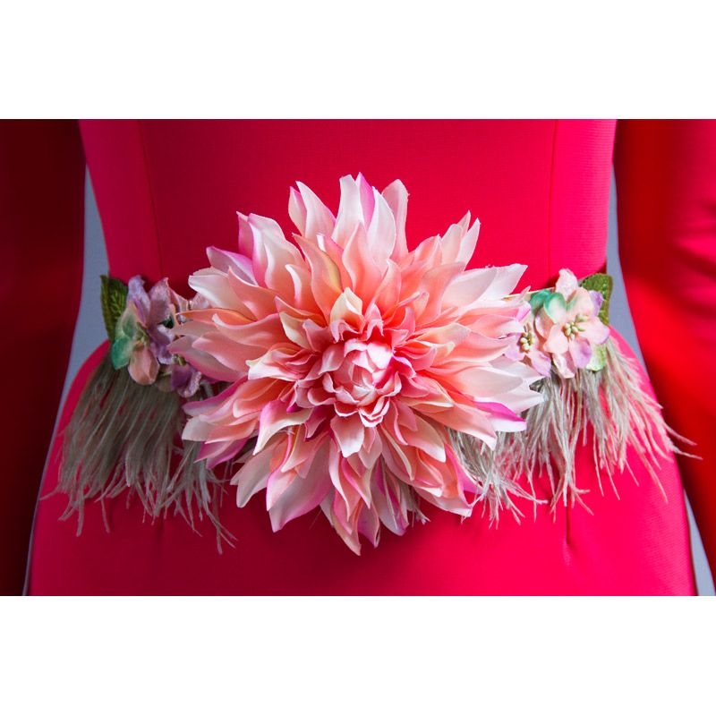 Cinturon de flores en color coral y rosa con plumas para