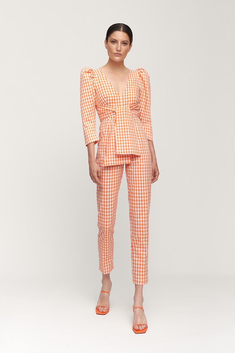 Mono de fiesta cuadro vichy naranja y blanco con manga abullonada