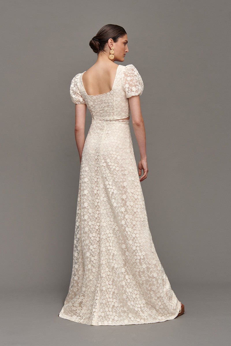 Conjunto de falda larga  y top  de  flores bordadas blanco roto para novia civil