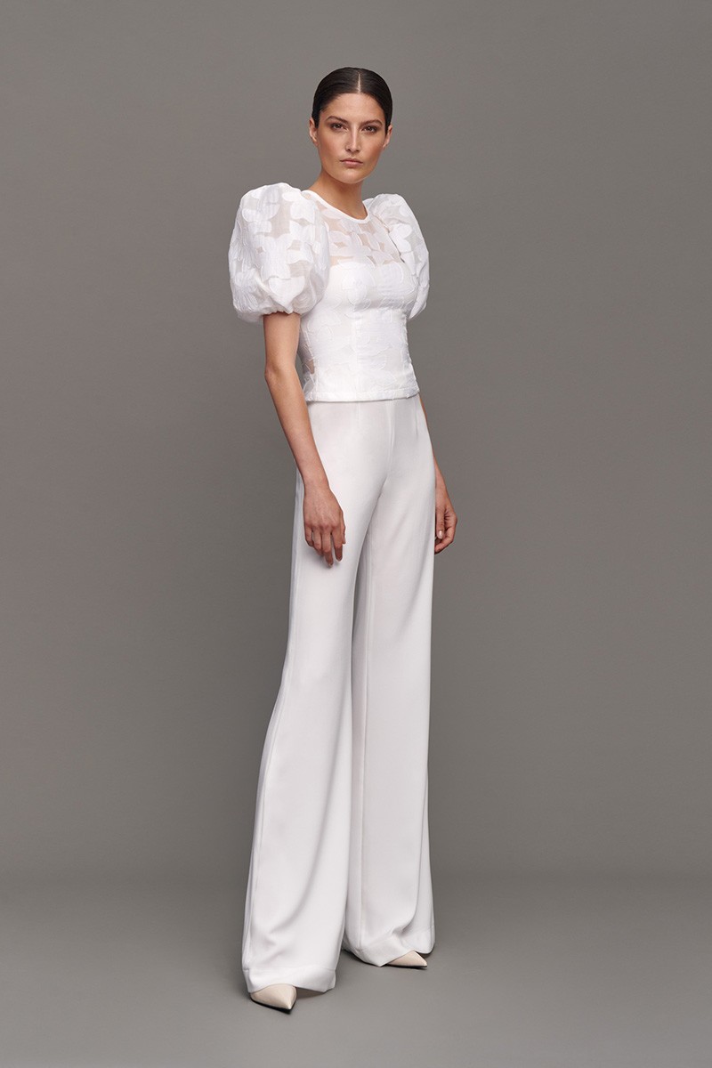 Conjunto de blusa abullonada  y palazzo blanco para novia civil