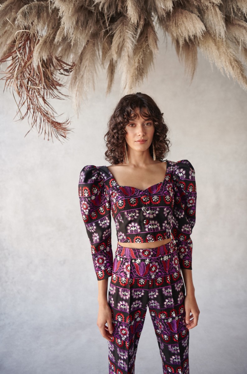 Conjunto de palazzo y top corto bordado etnico con manga abullonadas y escote corazon  online