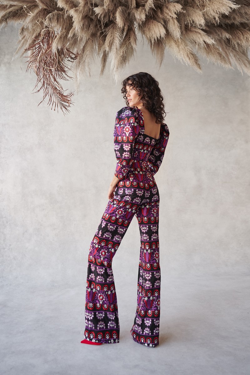 Conjunto de palazzo y top corto bordado etnico con manga abullonadas y escote corazon para boda otoño