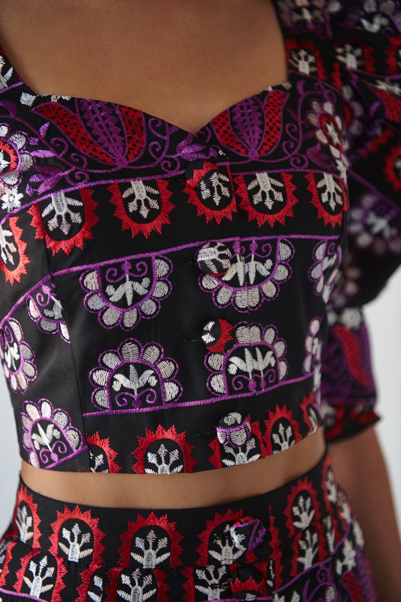 comprar Conjunto de falda y top corto bordado etnico con manga abullonadas y escote corazon invitadas boda