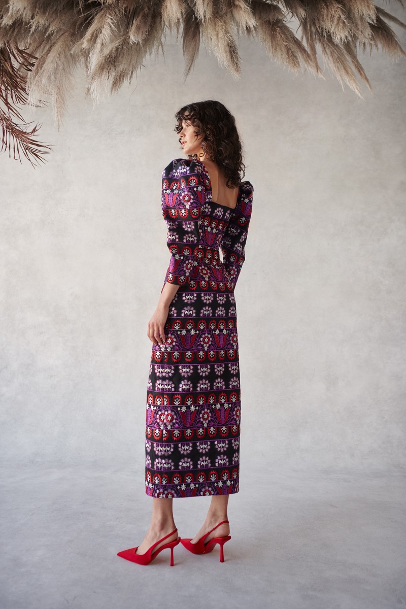 Conjunto de falda y top corto bordado etnico con manga abullonadas y escote corazon invitadas boda