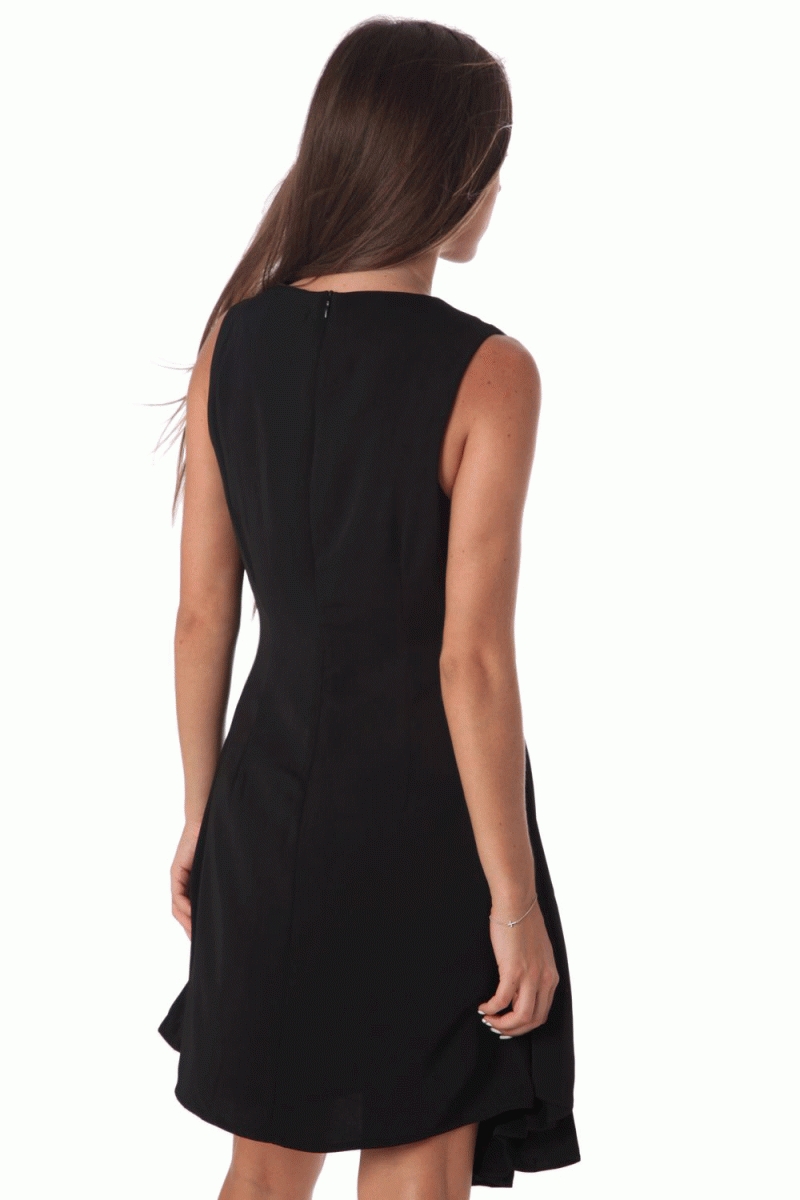 comprar vestido negro asimetrico con cinturon y detalle plisado de Q2