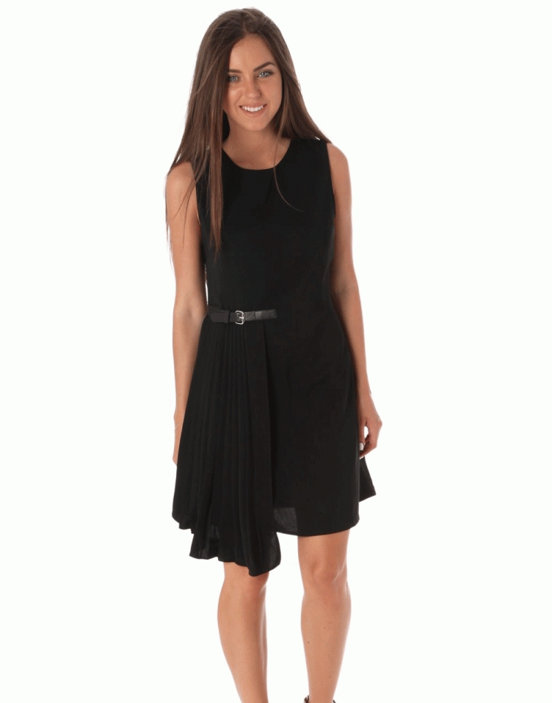 comprar online vestido corto negro con cinturon con detalle plisado y asimetrico de Q2