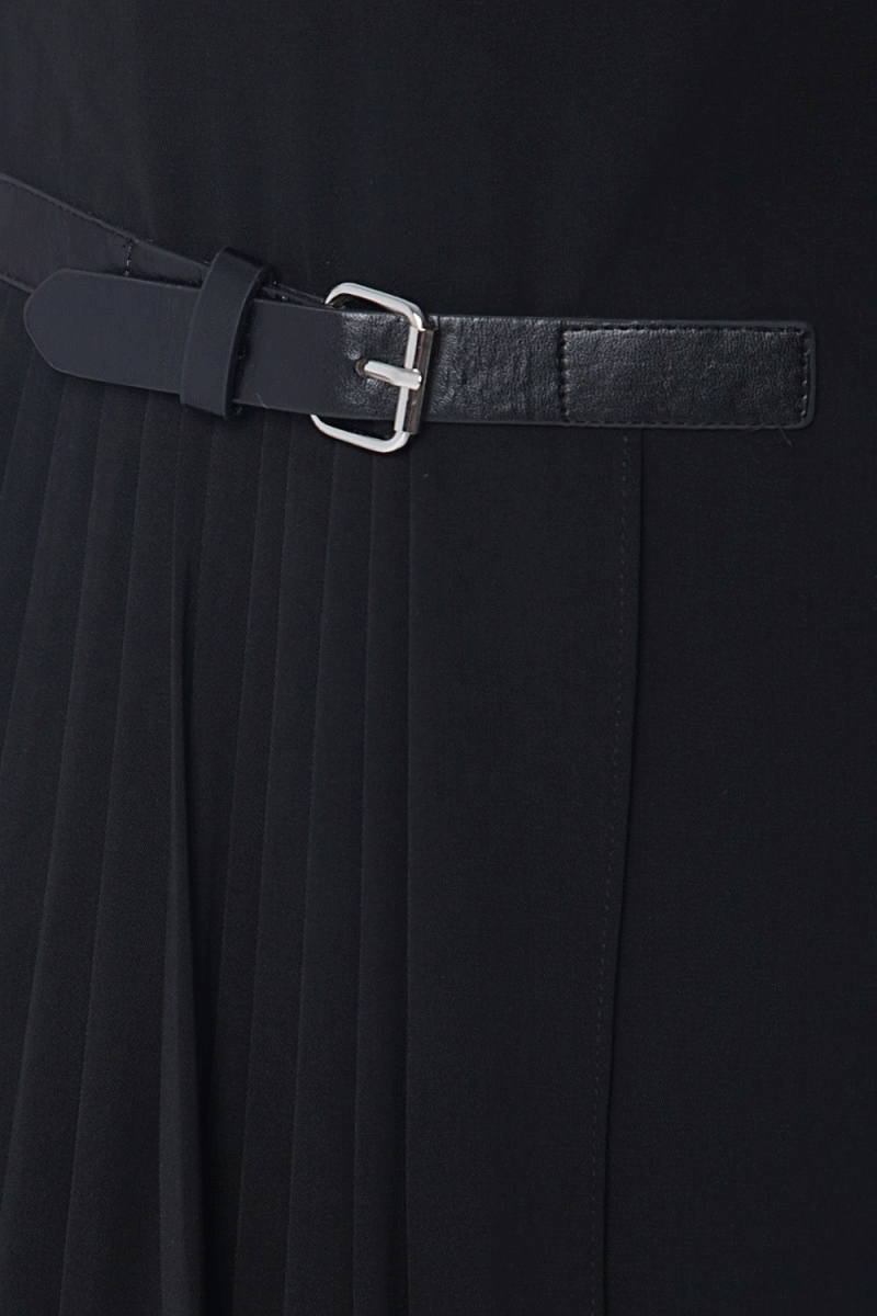 comprar on line vestido con cinturon color negro con detalle plisado de Q2