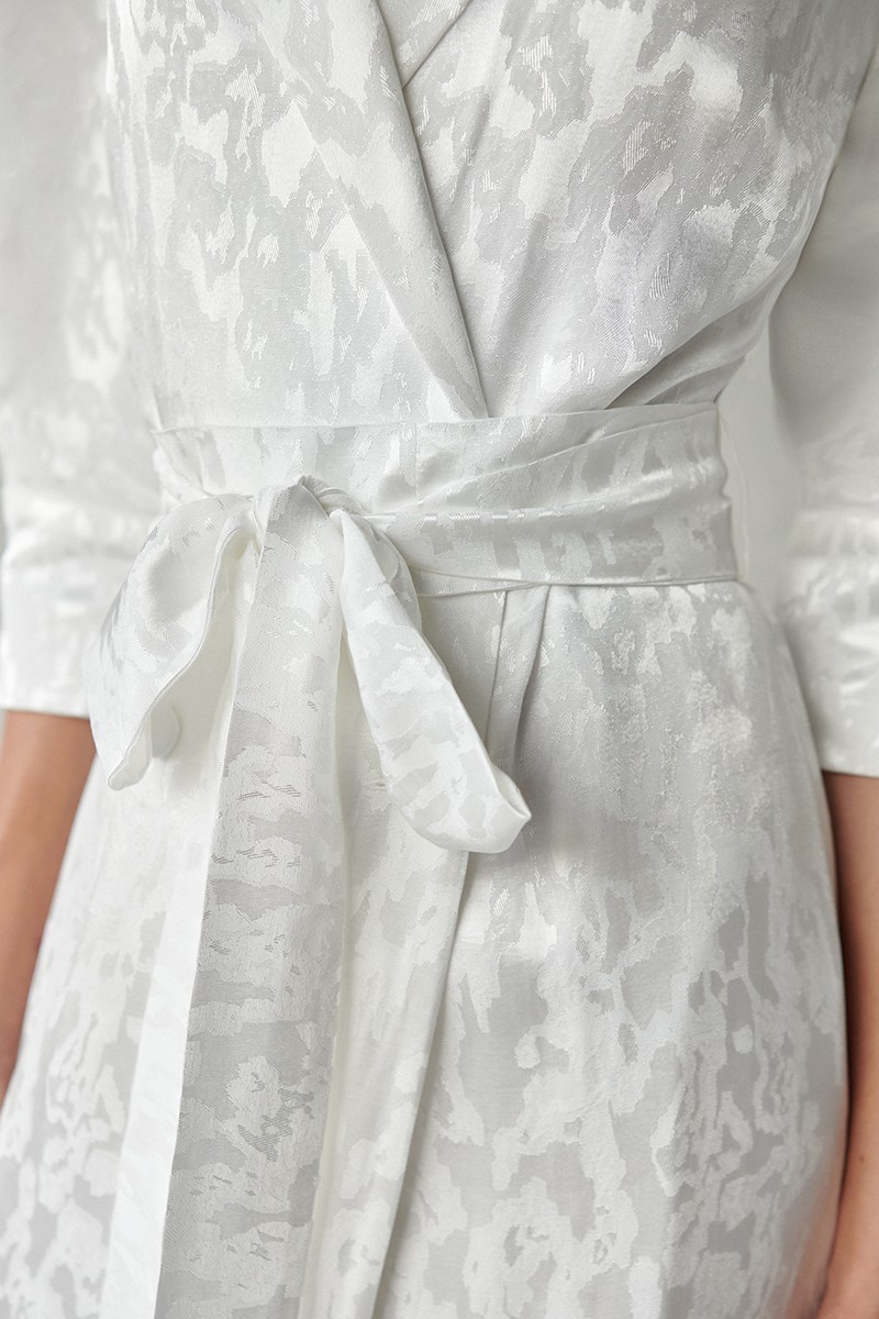 Vestido novia civil cruzado blanco con manga abullonada