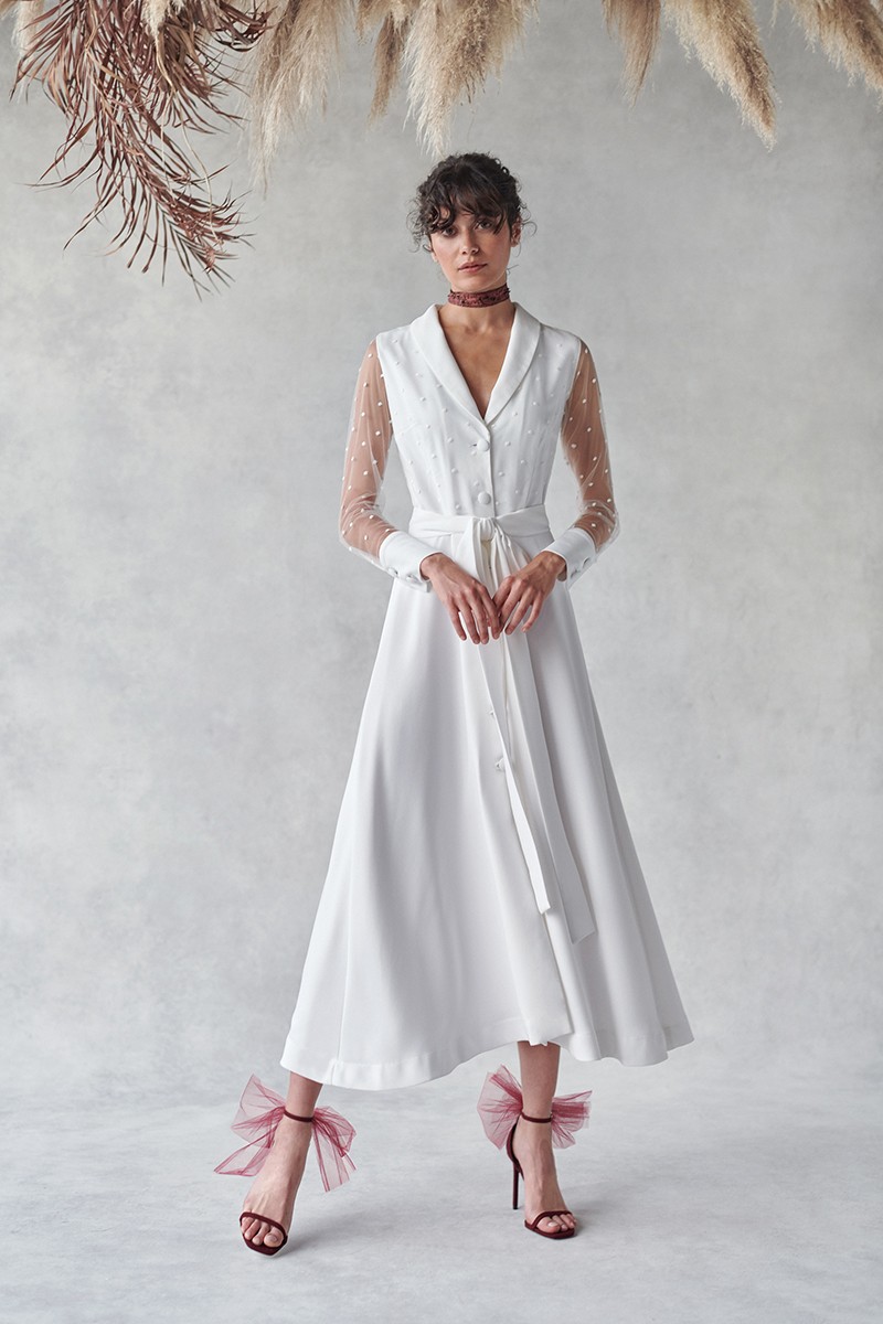 vestido camisero  en tul con plumetti bordado y crep blanco para novia civil