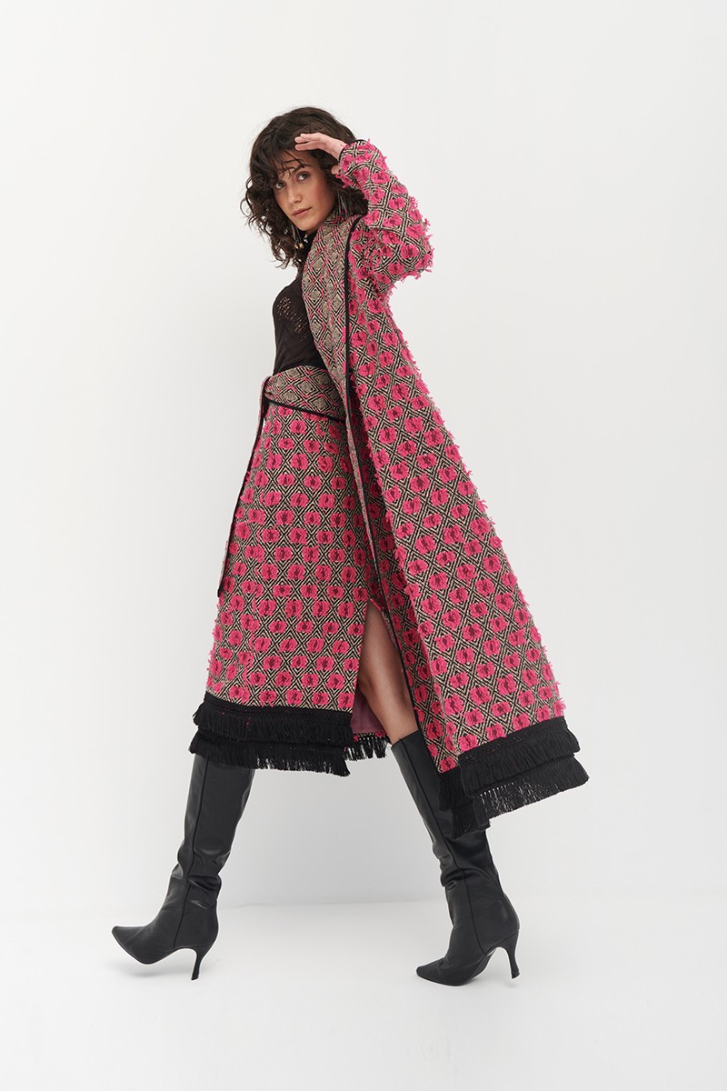 chaqueta de lana en tonos tierra con dibujos de espigas rosas y negros comprar online