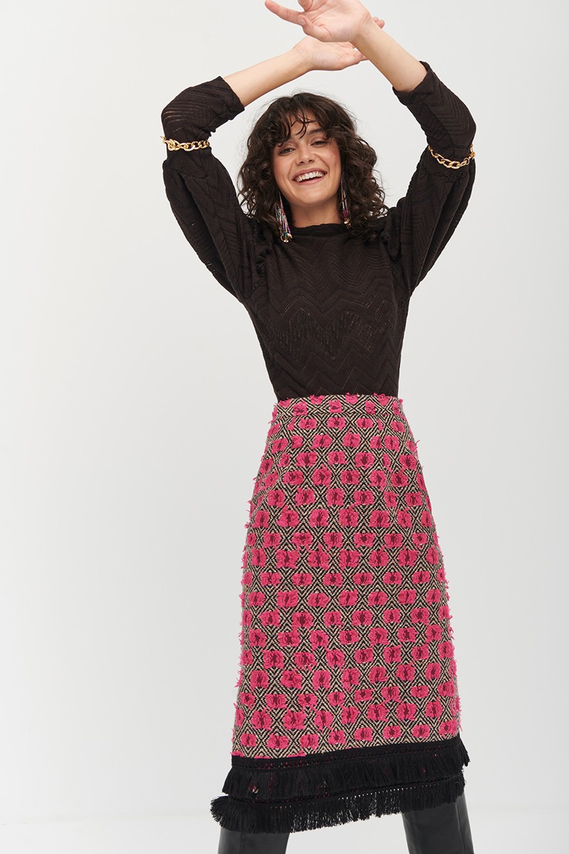 Falda de lana con flecos en tonos tierra, rosa y negro para invitadas boda fiesta 