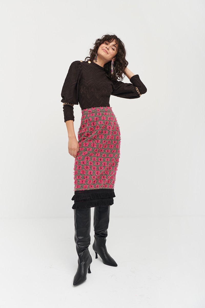 Falda recta de lana con flecos en tonos tierra, rosa y negro